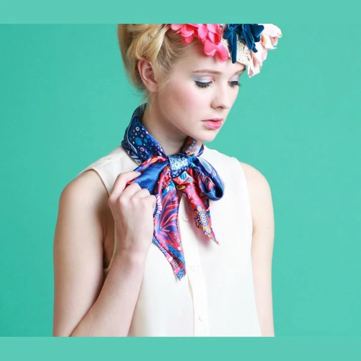 China Custom Lady Silk Scarf Supplier