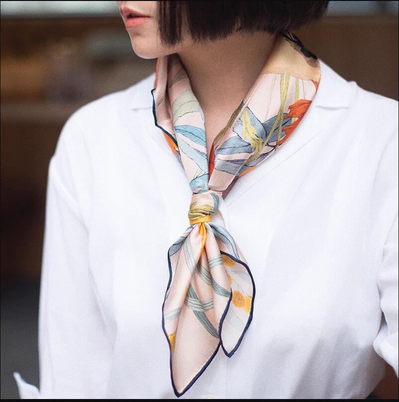 Conas a scarf le scairf síoda sa samhradh