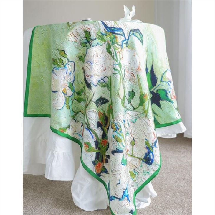 China Custom Lady Silk Scarf Manufacturer