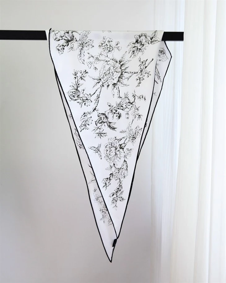 Custom Fashion Diamond-Shaped Mulberry Silk Scarf