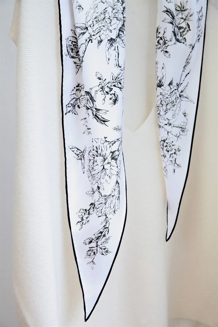 Custom Fashion Diamond-Shaped Mulberry Silk Scarf